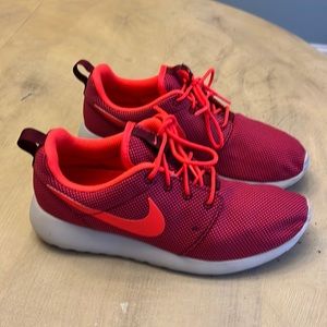 Nike Womens Roshe One 511882-662 Red Running Sneakers Size 7.5